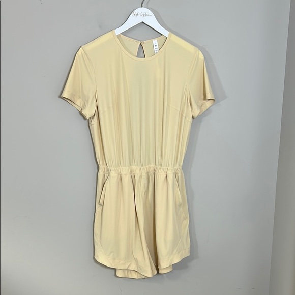 Lululemon Lightweight High Neck Romper Prosecco Open Back Cream Yellow Sz 10 - Picture 5 of 15